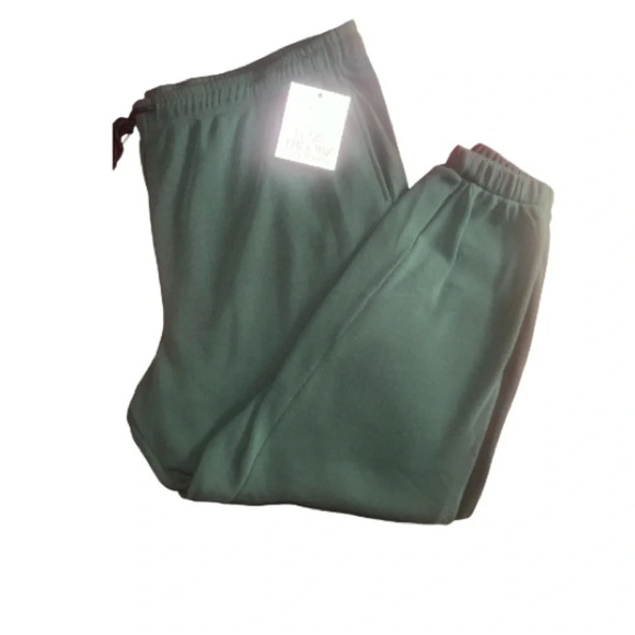 NEW Plus Size Women’s Athletic Suit - Picture 7 of 7